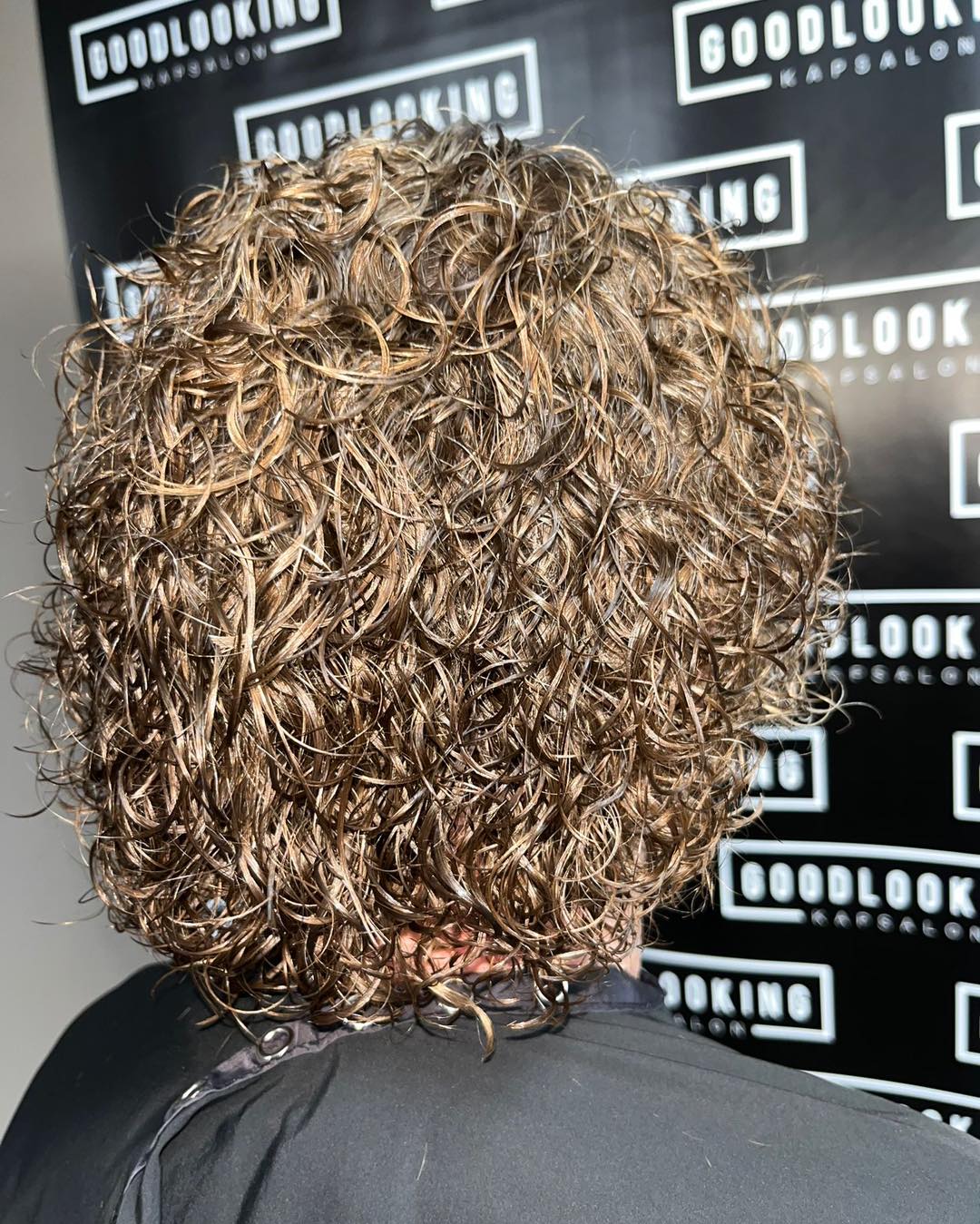 Permanent-krullen bij Kapsalon Goodlooking, krullenkapper in Woudenberg