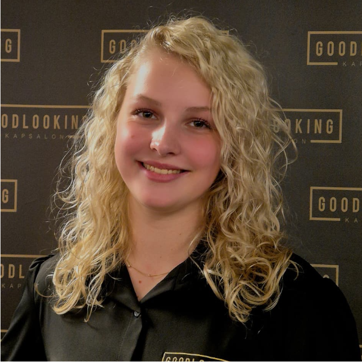 Renske, haarstylist in opleiding bij kapsalon Goodlooking, kapper in Zeewolde