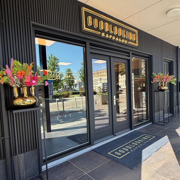 Entree van kapsalon Goodlooking, kapper in Zeewolde aan de Marktstraat